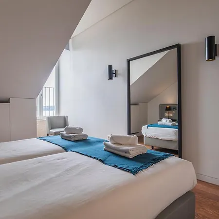 8 Building 403 T2 - River & Garden View Лиссабон