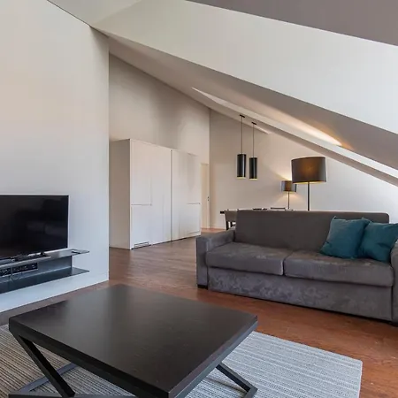 8 Building 403 T2 - River & Garden View Апартаменты *